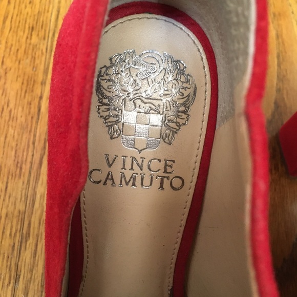 VINCE CAMUTO Loretan Bootie Heel In Cherry Red Suede - Picture 3 of 10